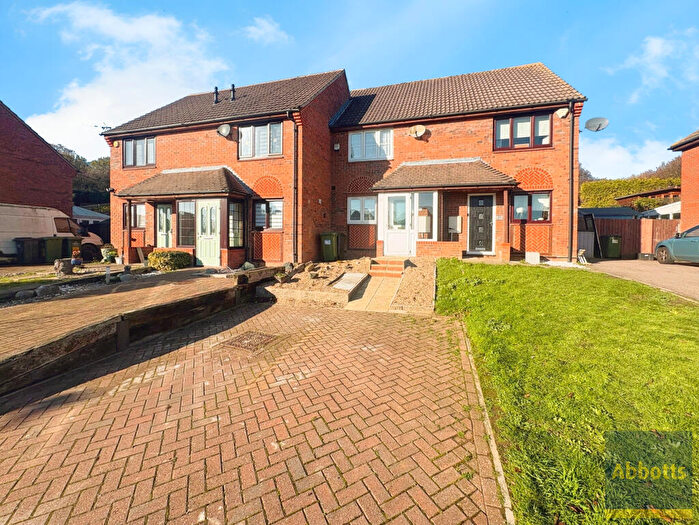 2 Bedroom House To Rent In Mountview Close, Basildon, SS16