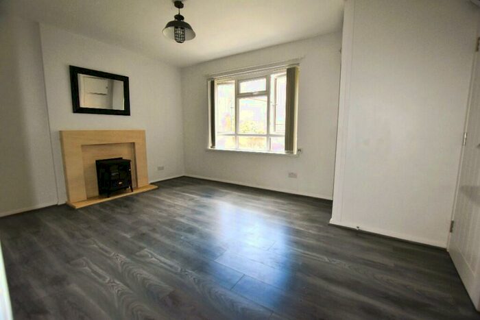 Studio To Rent In Highbury New Park, London, N5