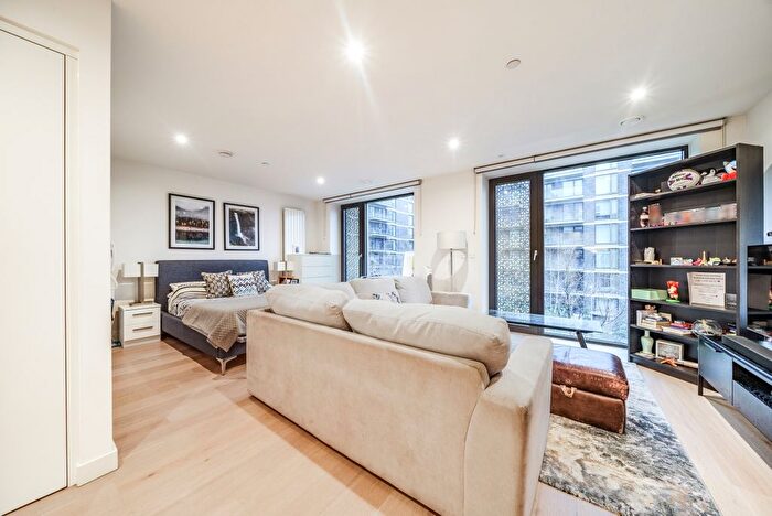 1 Bedroom Flat For Sale In Royal Crest Avenue, London, E16