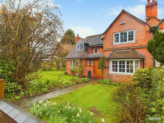 3 Bedroom Semi-Detached House For Sale In London Road, Canwell, B75