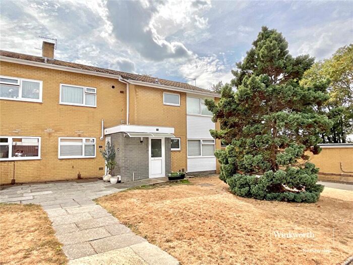 2 Bedroom Apartment For Sale In Saulfland Place, Christchurch, Dorset, BH23