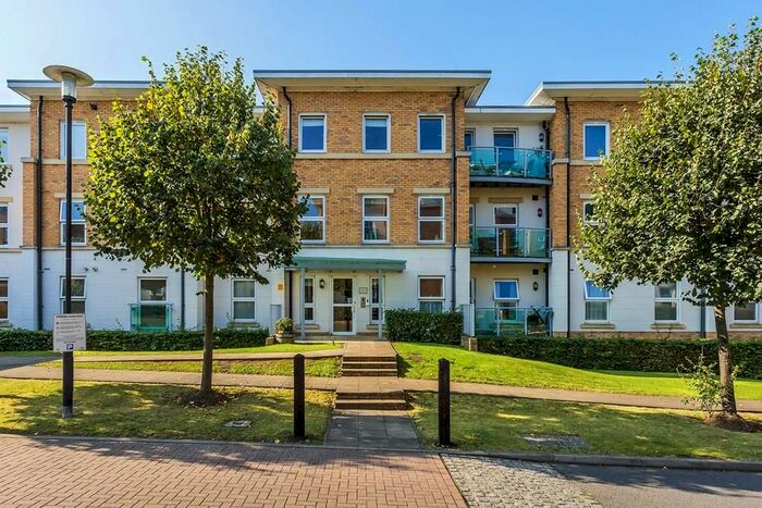 2 Bedroom Flat For Sale In Highbury Drive, Leatherhead, KT22