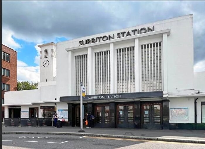 2 Bedroom Flat To Rent In Central Parade, St. Marks Hill, Surbiton, KT6