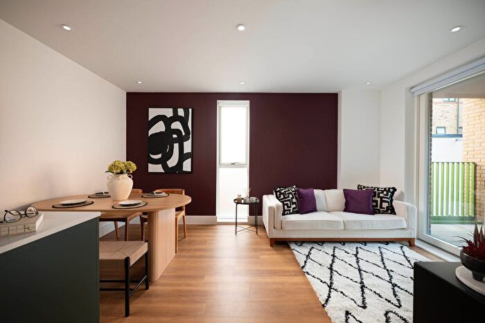 2 Bedroom Flat For Sale In Lower Road, London, SE16