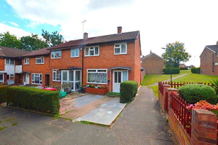 2 Bedroom End Of Terrace House For Sale In Newport Road, Slough, SL2