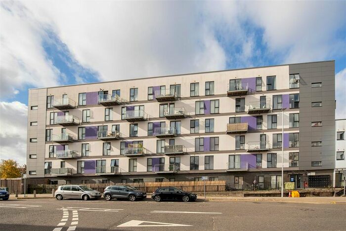 2 Bedroom Flat To Rent In Swingate, Stevenage, SG1