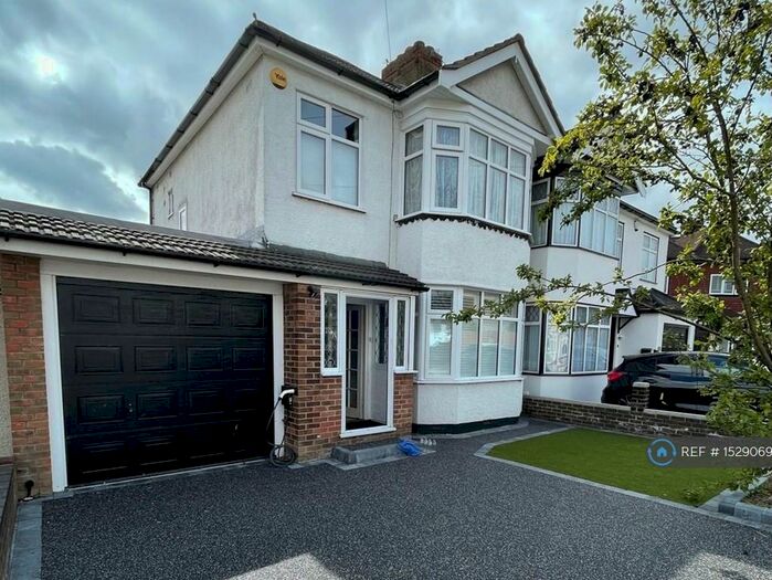 3 Bedroom Semi-Detached House To Rent In Heather Gardens, Romford, RM1