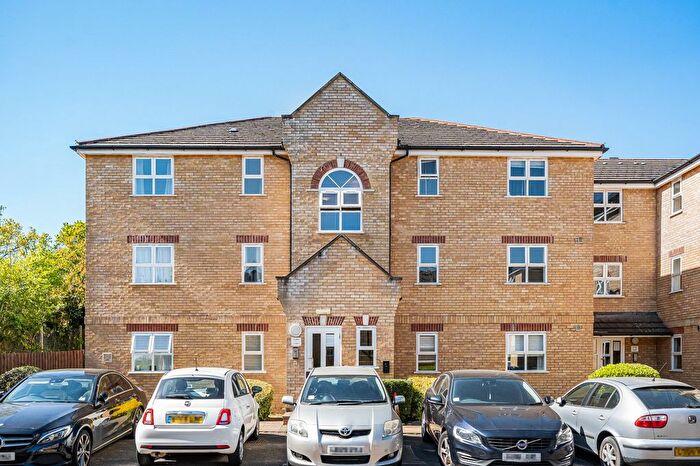2 Bedroom Flat To Rent In Kirkland Drive, Enfield, EN2
