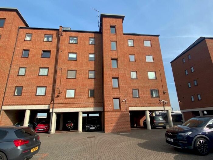 2 Bedroom Apartment To Rent In Russell Quay, West Street, Gravesend, Kent, DA11