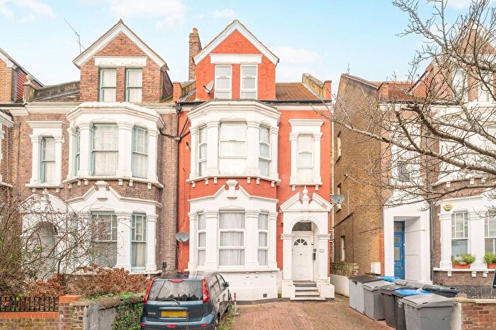 2 Bedroom Flat To Rent In Buckley Road, Kilburn, London, NW6