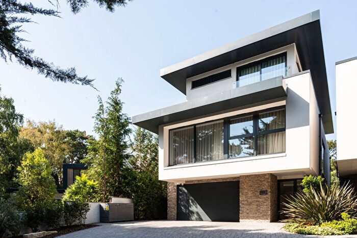 4 Bedroom Detached House To Rent In Poole, Dorset, BH13