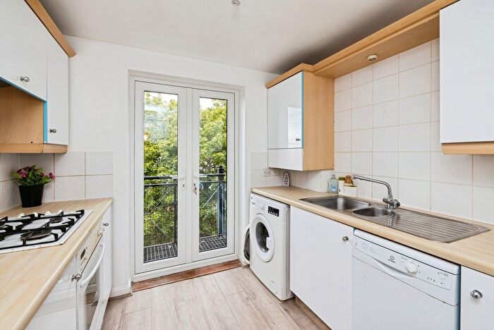 2 Bedroom Flat To Rent In Greenhaven Drive, London, SE28