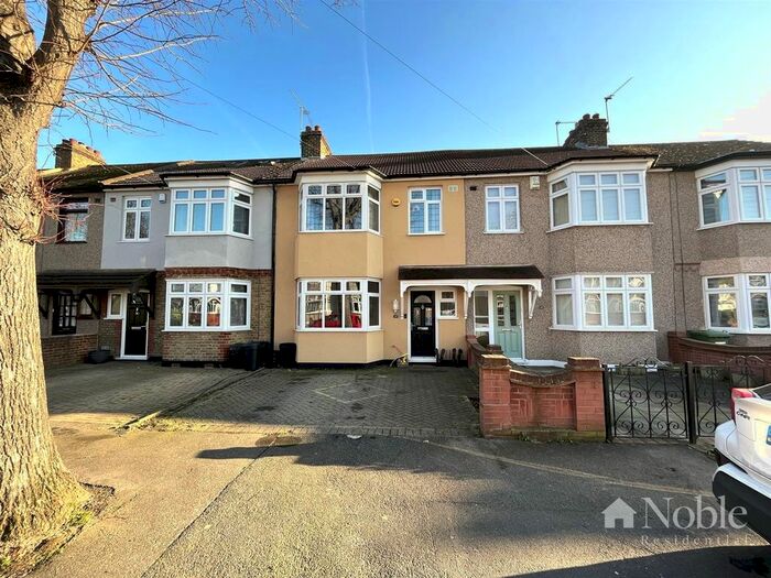 3 Bedroom Terraced House To Rent In Strathmore Gardens, Hornchurch, RM12