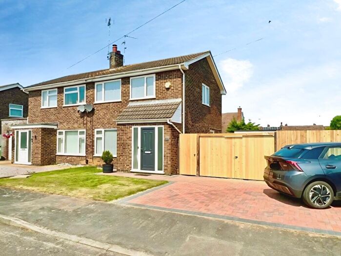 3 Bedroom Semi-Detached House For Sale In Bramley Road, Market Deeping, PE6