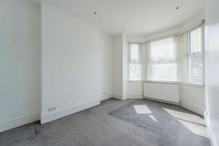 3 Bedroom Maisonette To Rent In Melfort Road, Thornton Heath, CR7