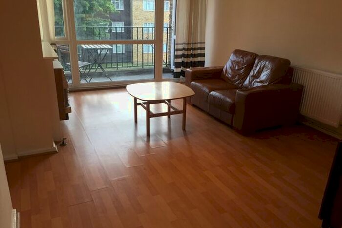 3 Bedroom Flat To Rent In Hillingdon Street, Elephant And Castle, London, SE17