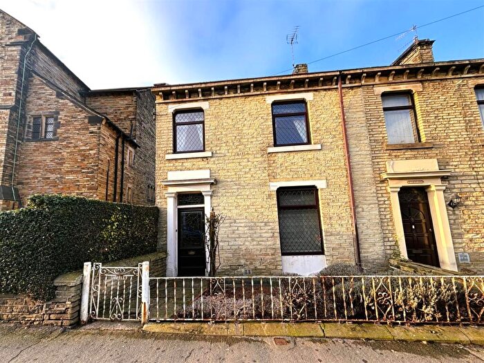 3 Bedroom End Of Terrace House For Sale In , Gooder Lane, Brighouse, HD6
