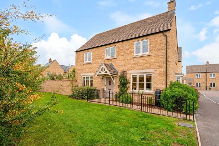 4 Bedroom Detached House For Sale In Skylark Road, Bourton-On-The-Water, GL54