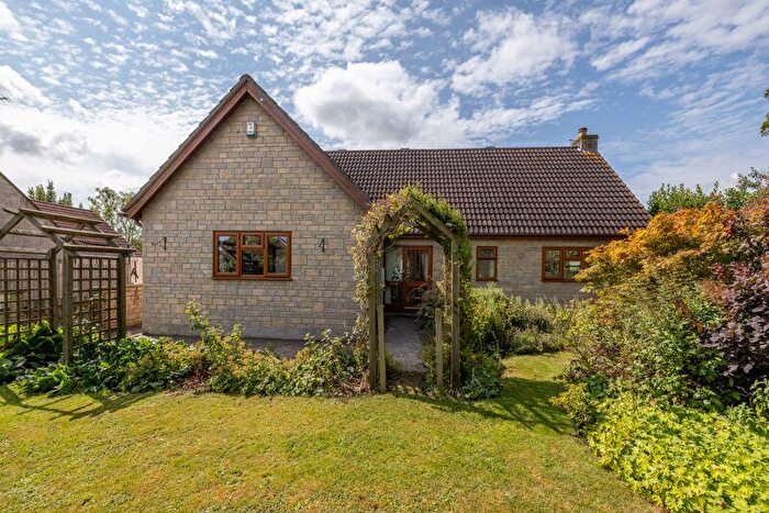 3 Bedroom Detached House For Sale In A Very Spacious Det Dwelling ( Sq Ft) Lying In Rural Stoney Stratton., BA4