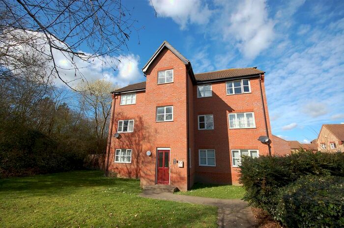 2 Bedroom Flat To Rent In Elder Field, Great Notley, Braintree, CM77