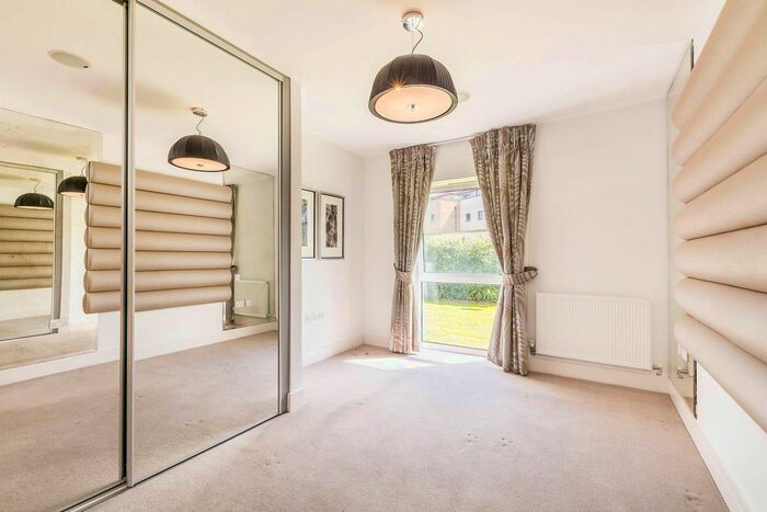 2 Bedroom Flat To Rent In Blagrove Road, Teddington, TW11