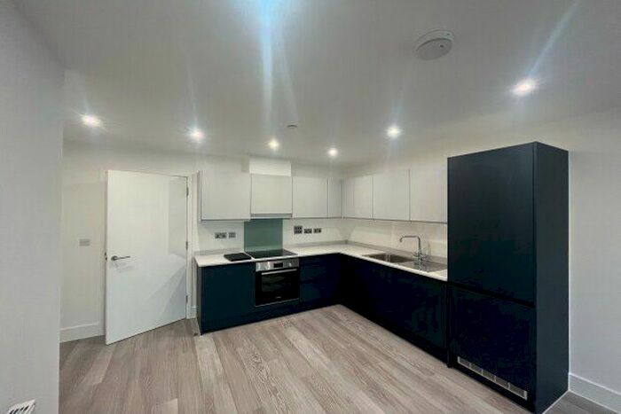 2 Bedroom Flat To Rent In Whiffens Avenue, Chatham, ME4