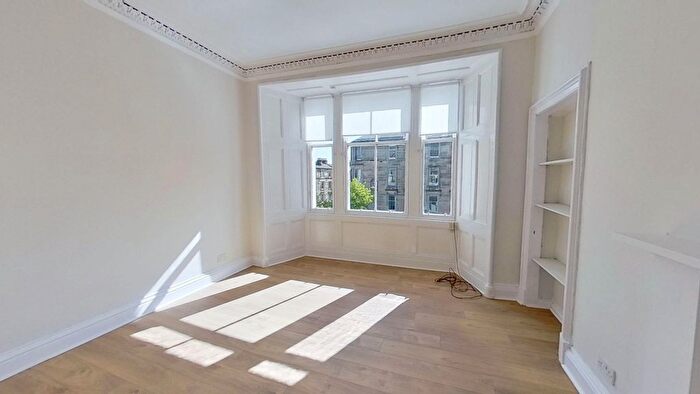 3 Bedroom Flat To Rent In Hillside Street, Edinburgh, EH7