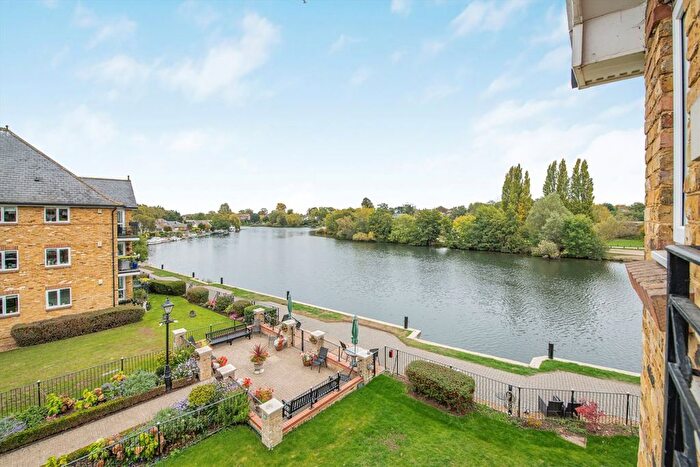 2 Bedroom Flat To Rent In Swan Walk, Shepperton, TW17