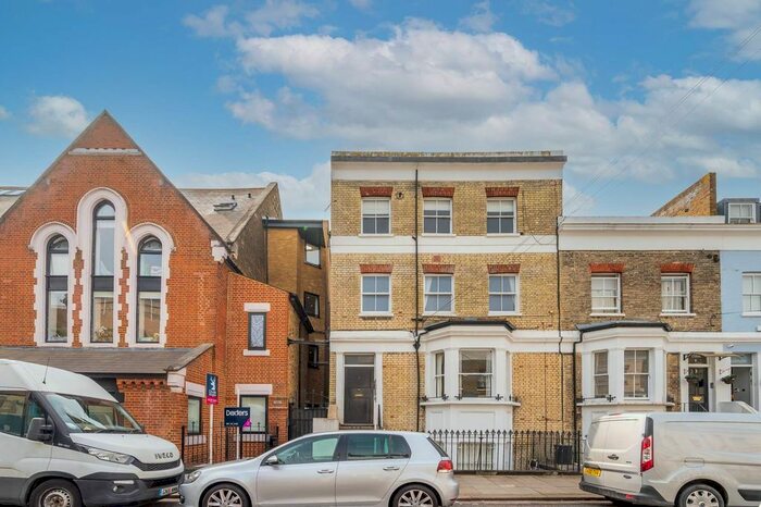 2 Bedroom Flat To Rent In Chesson Road, Barons Court, London, W14