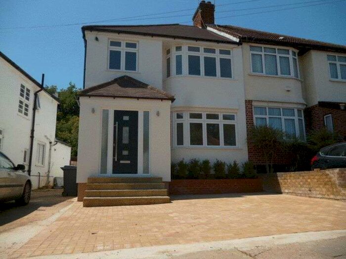 4 Bedroom Property To Rent In Recently Refurbished Family Home Brook Avenue, Edgware HA8