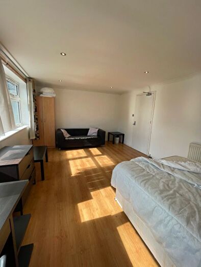 5 Bedroom Flat To Rent In Bow, E3