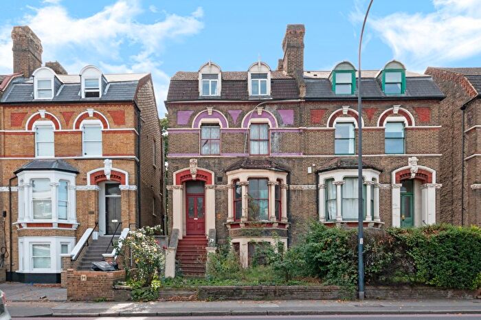 4 Bedroom Semi Detached House For Sale In Queens Road, London, SE14