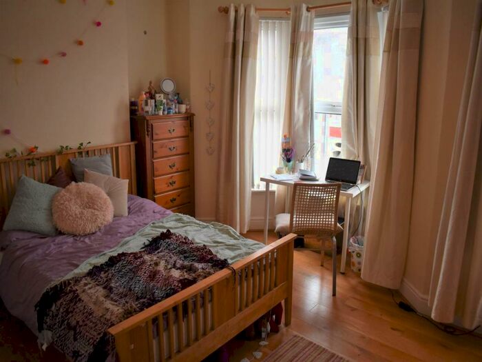 5 Bedroom House To Rent In Lisvane Street, Cathays, CF24