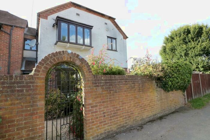 1 Bedroom Flat To Rent In Greenways, Pangbourne, RG8