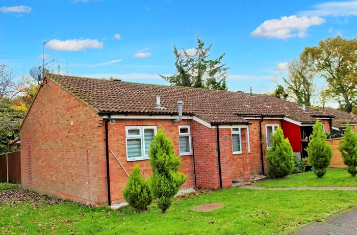 2 Bedroom Bungalow To Rent In Pantile Drive, Hook, RG27