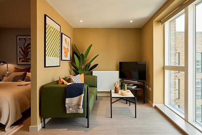 Apartment To Rent In Candleriggs, Trongate, Glasgow, G1