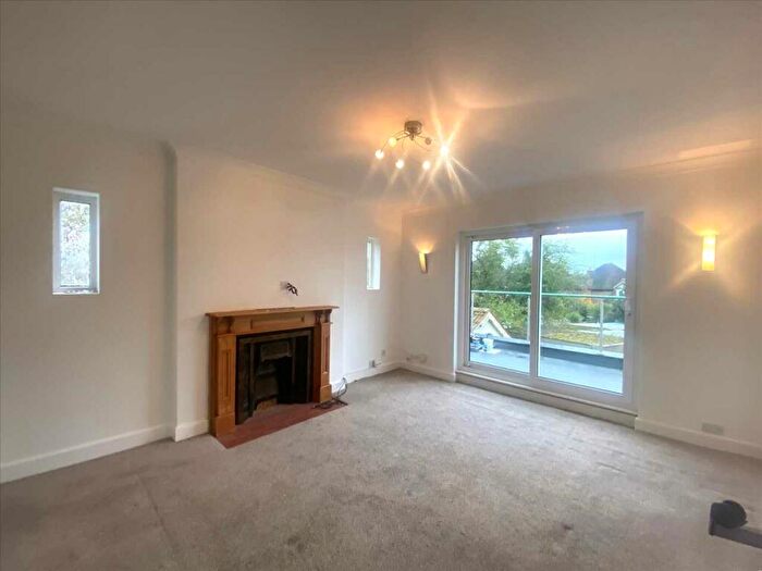 2 Bedroom Apartment To Rent In Leigh On Sea, SS9