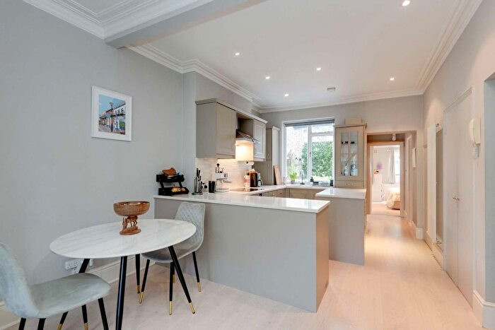 1 Bedroom Flat To Rent In Coningham Road, London, W12