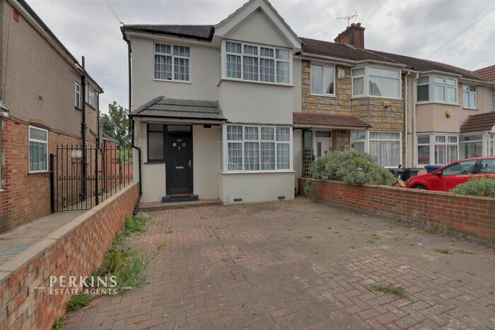 3 Bedroom End Of Terrace House To Rent In Burns Avenue, Southall, UB1