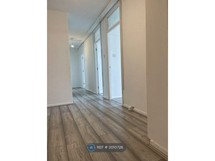 2 Bedroom Flat To Rent In Burrage Road, London, SE18