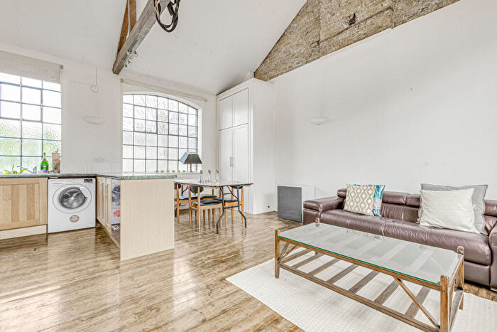 2 Bedroom Maisonette To Rent In Waldeck Road, East Sheen, SW14