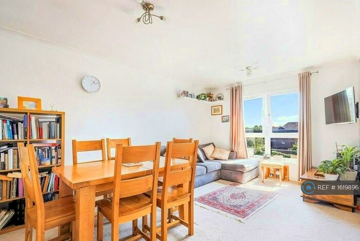 2 Bedroom Flat To Rent In Chatham House, Wallington, SM6