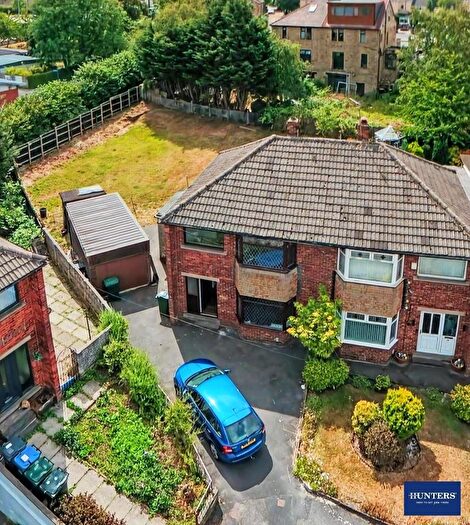 3 Bedroom Semi-Detached House For Sale In Birch Grove Bradford, BD5