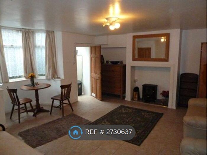 Studio To Rent In Carlton Terrace, Halifax, HX1