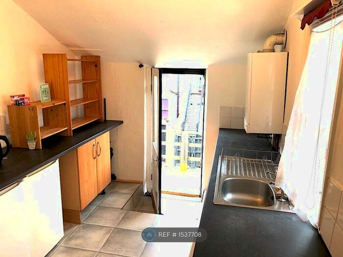 2 Bedroom Flat To Rent In Heaton, Newcastle Upon Tyne, NE6