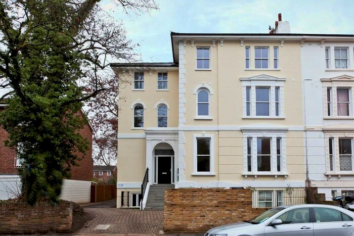 2 Bedroom Apartment To Rent In Uxbridge Road, KT1