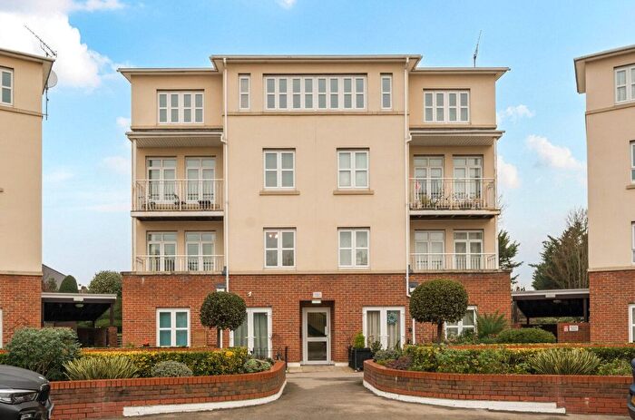 2 Bedroom Flat For Sale In Magdalene Gardens, London, N20