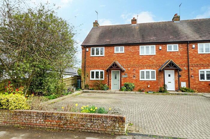 3 Bedroom End Of Terrace House For Sale In High Street North, Stewkley, Leighton Buzzard, LU7
