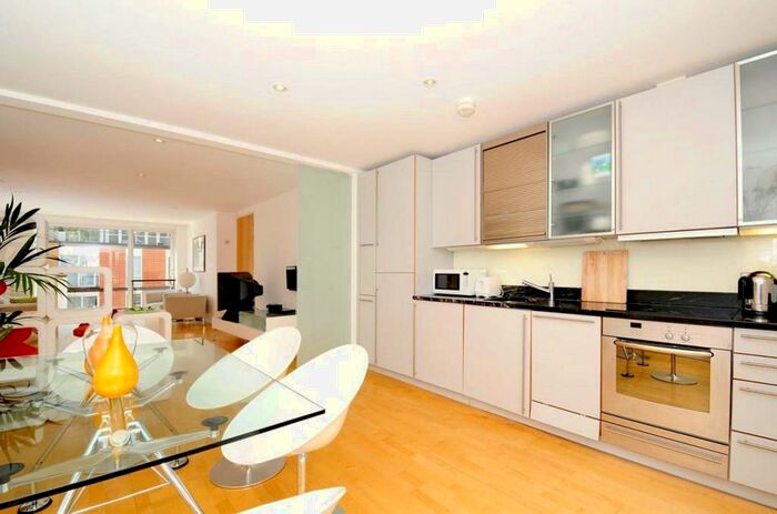 2 Bedroom Flat To Rent In Rose Court, Islington Green, Islington, N1