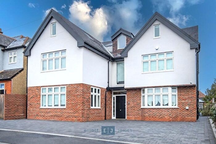 5 Bedroom Detached House For Sale In Luctons Avenue, Buckhurst Hill, IG9